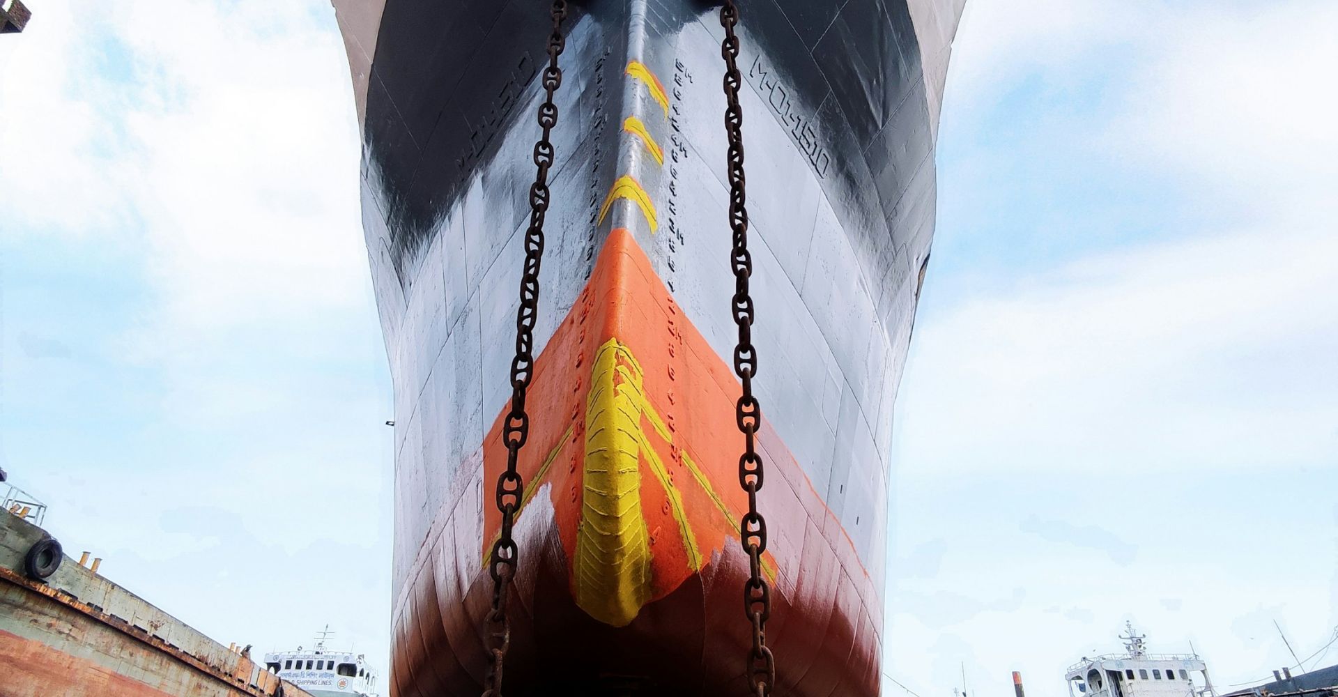 Bug eines Schiffes im Trockendock